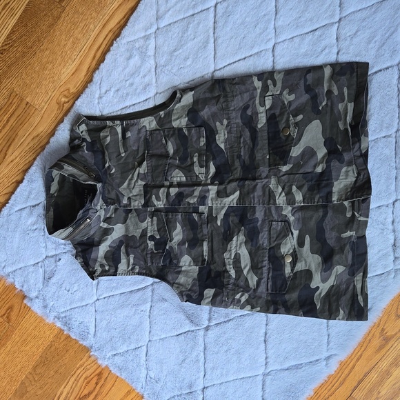 Love Tree Camouflage Button Down Vest, Women's Size Medium, Great Condition - Picture 1 of 8